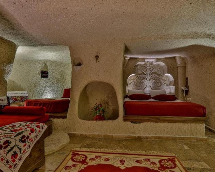 CAVE FAMILY SUITE (105)